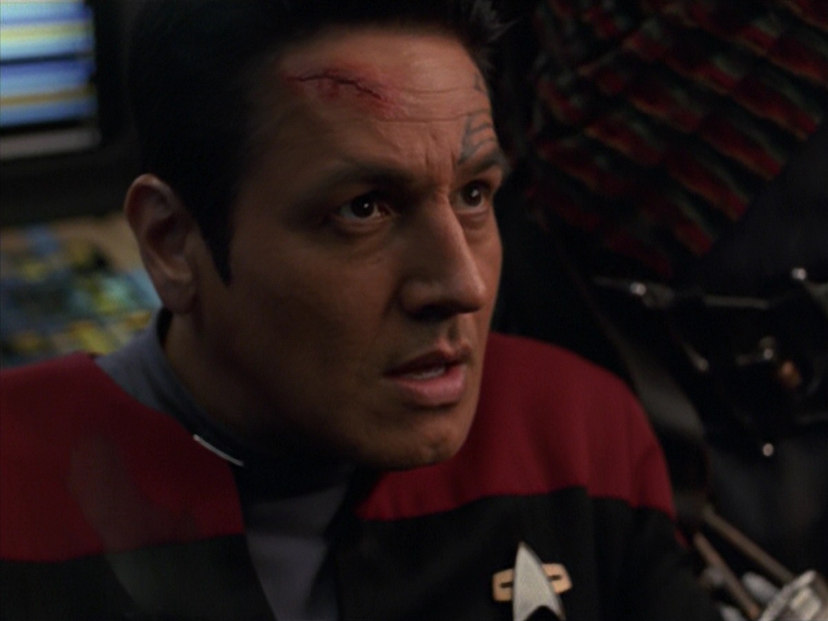 extant_StarTrek_VOY_7x11-Shattered_0711.jpg