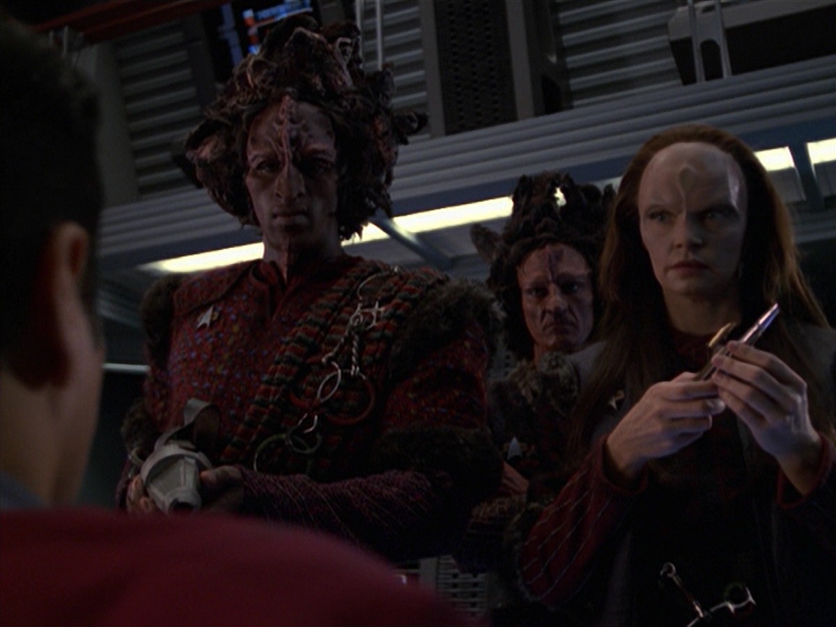 extant_StarTrek_VOY_7x11-Shattered_0714.jpg