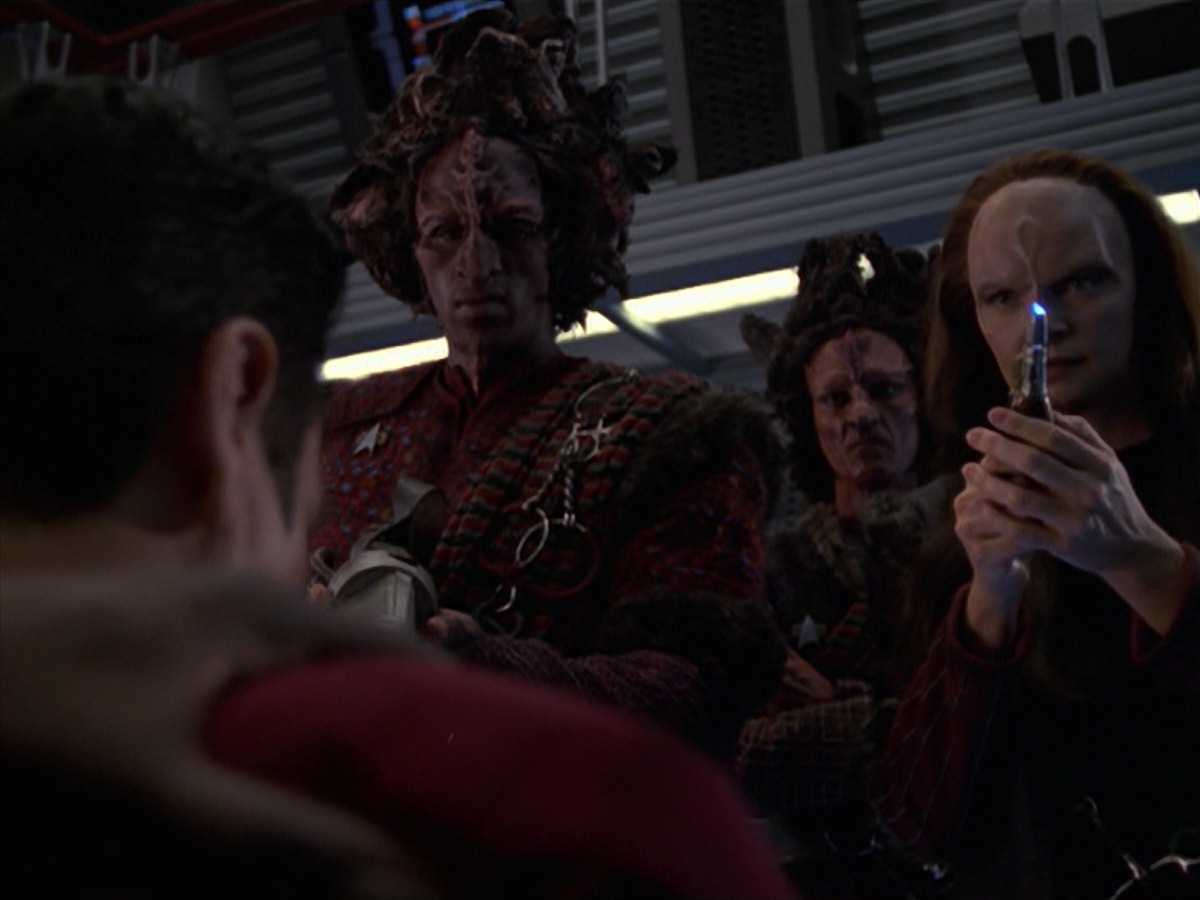 extant_StarTrek_VOY_7x11-Shattered_0719.jpg
