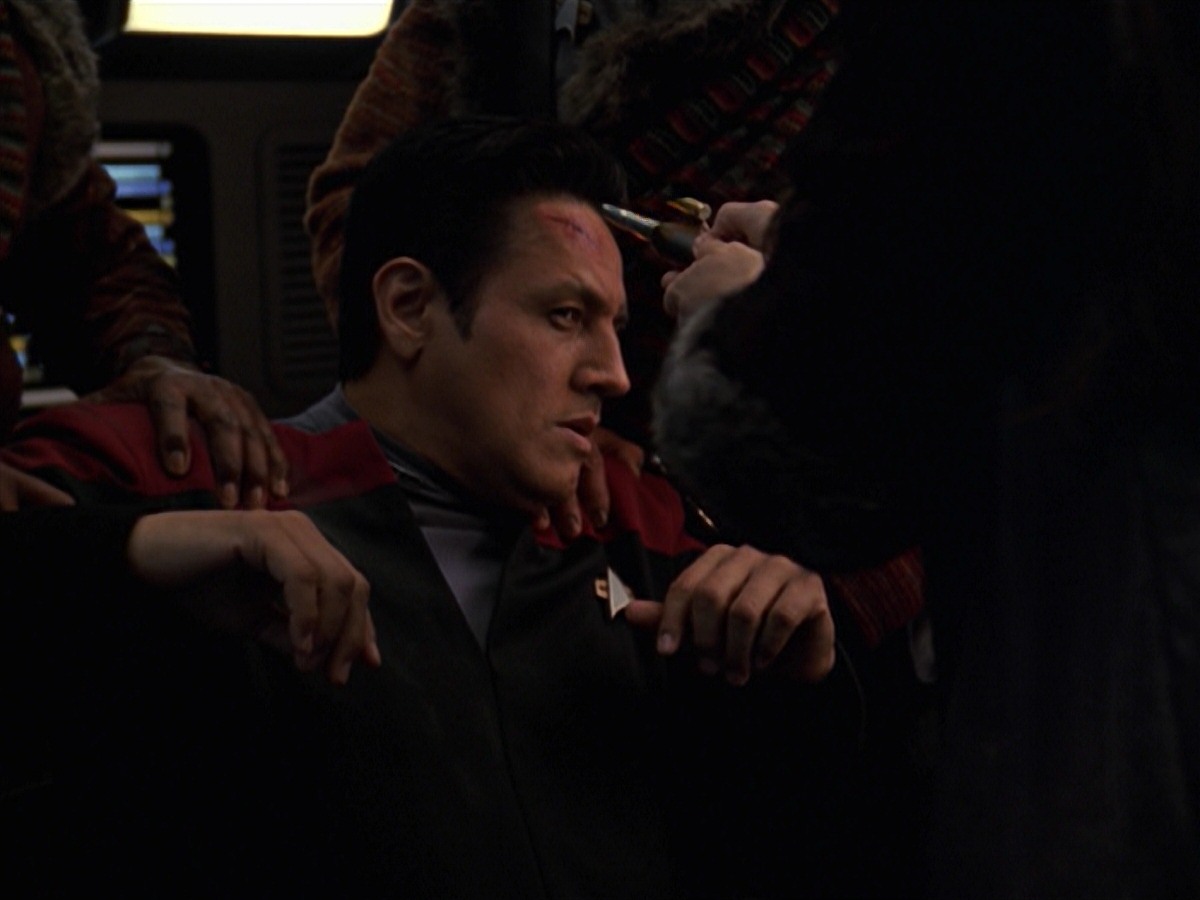 extant_StarTrek_VOY_7x11-Shattered_0724.jpg