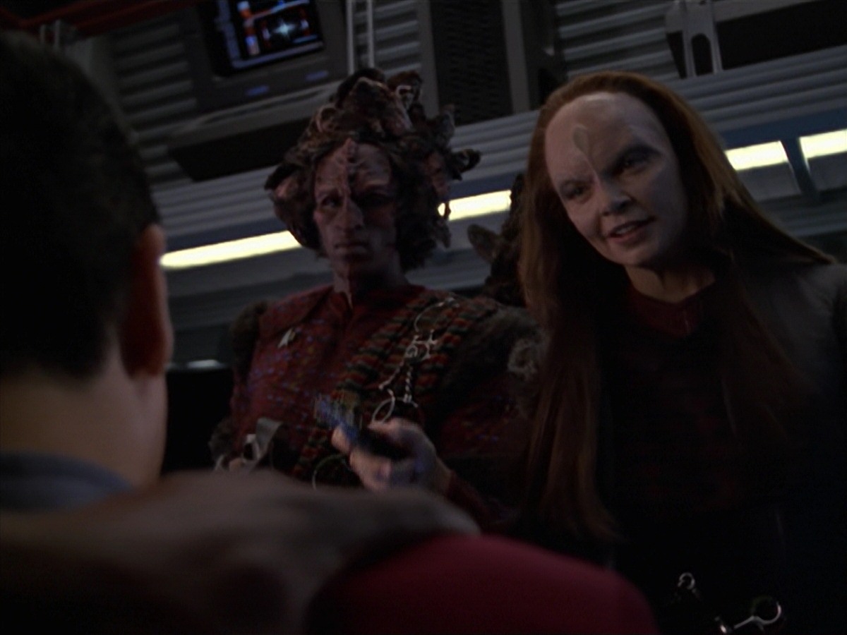 extant_StarTrek_VOY_7x11-Shattered_0729.jpg