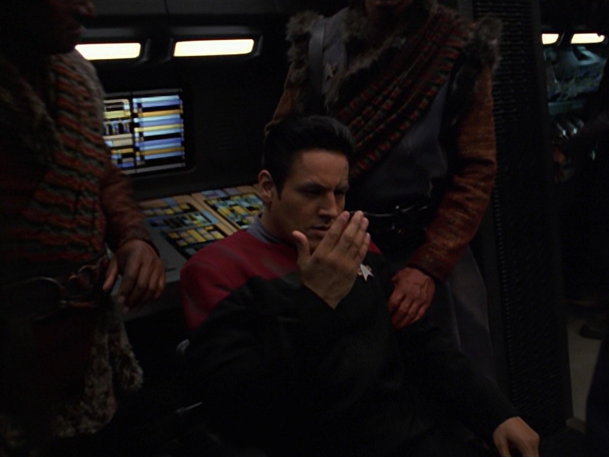 extant_StarTrek_VOY_7x11-Shattered_0735.jpg