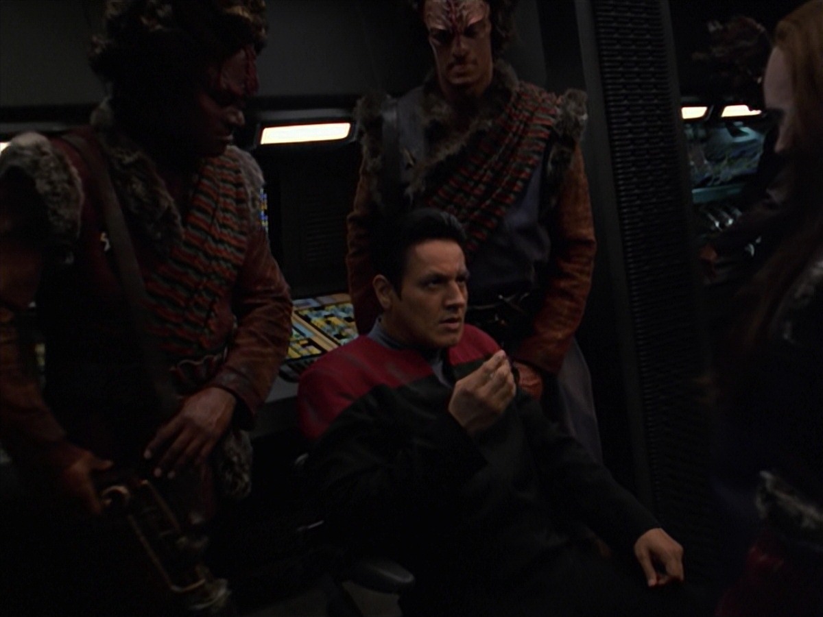 extant_StarTrek_VOY_7x11-Shattered_0736.jpg