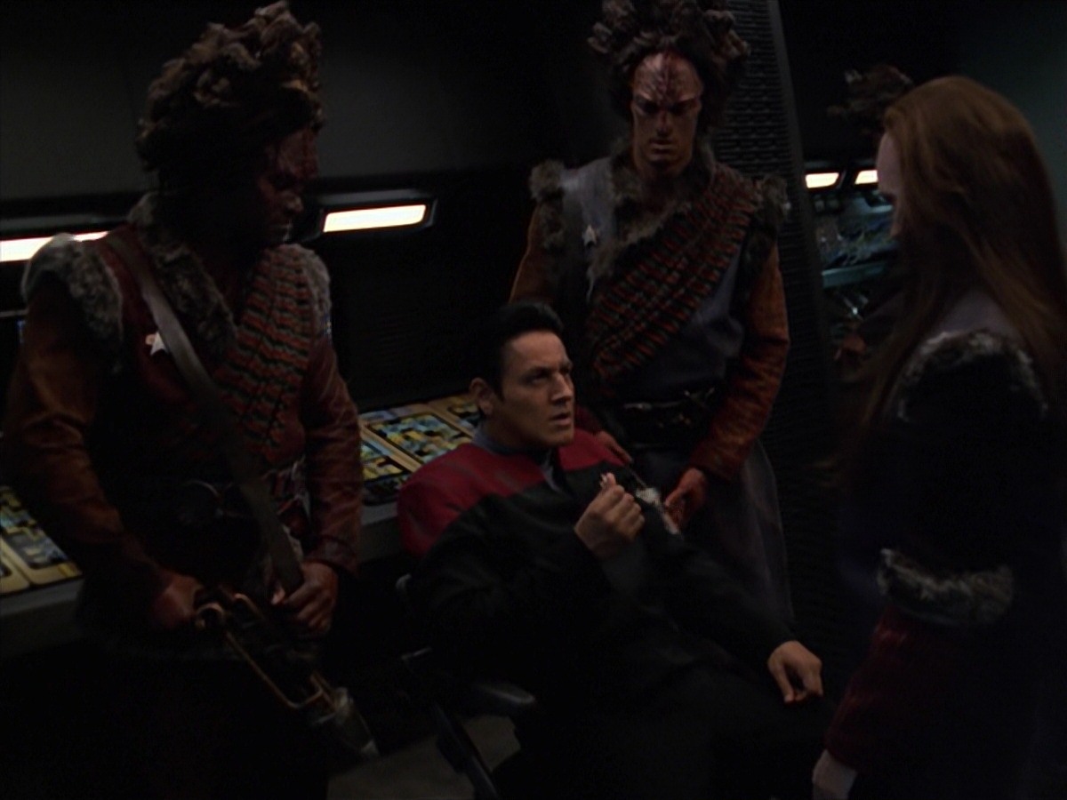 extant_StarTrek_VOY_7x11-Shattered_0737.jpg