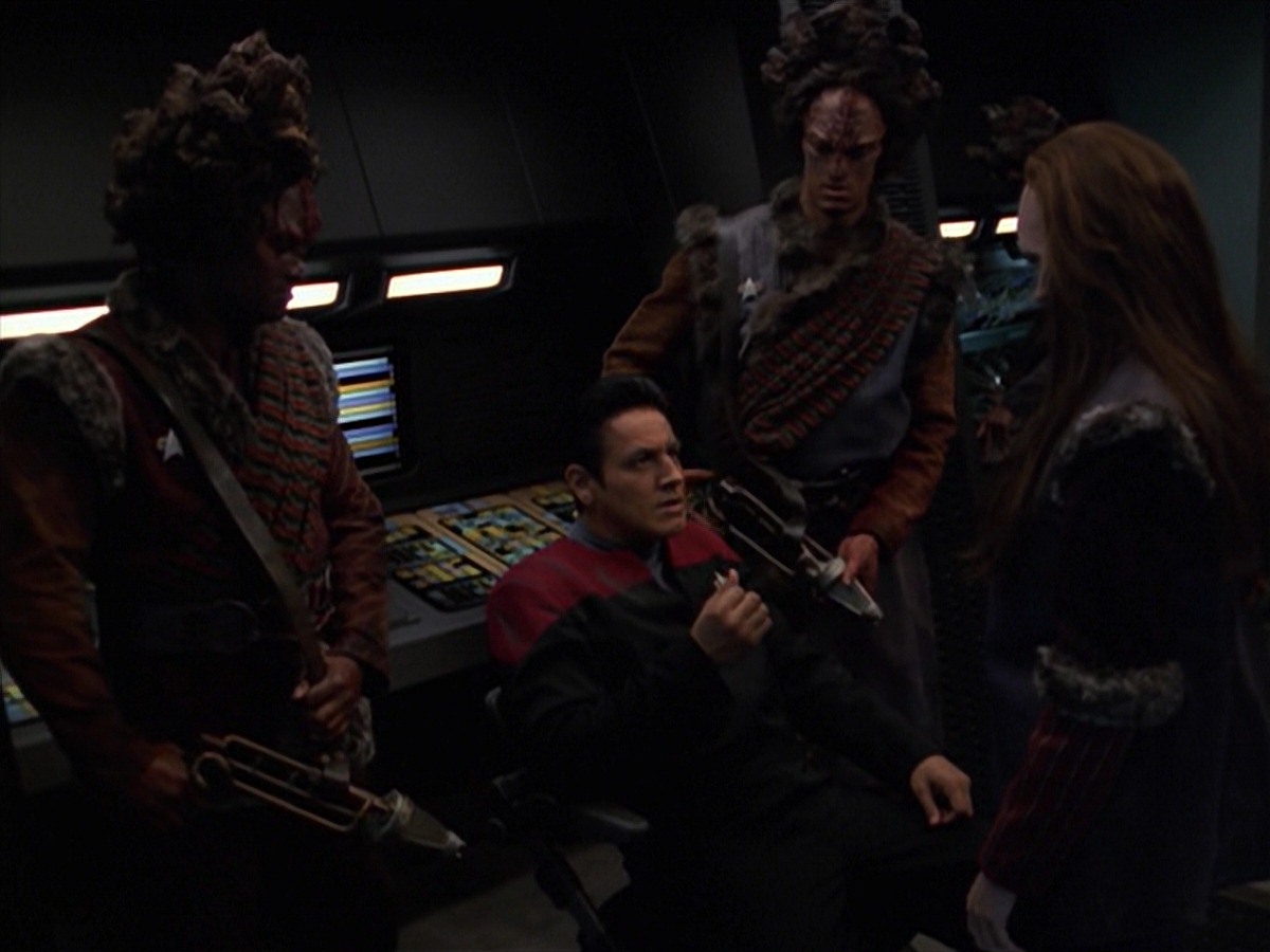 extant_StarTrek_VOY_7x11-Shattered_0738.jpg