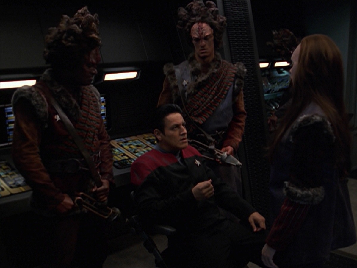 extant_StarTrek_VOY_7x11-Shattered_0741.jpg