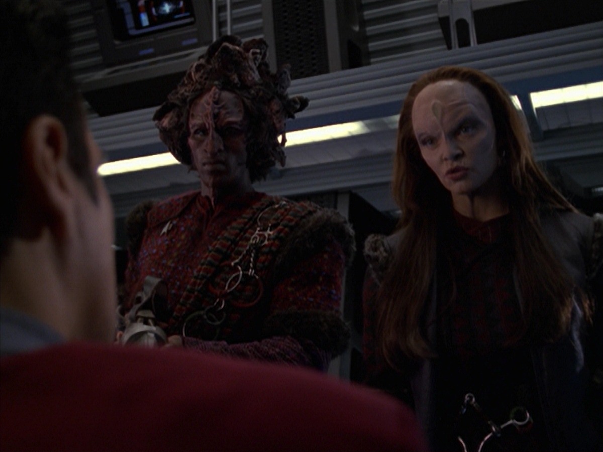 extant_StarTrek_VOY_7x11-Shattered_0746.jpg