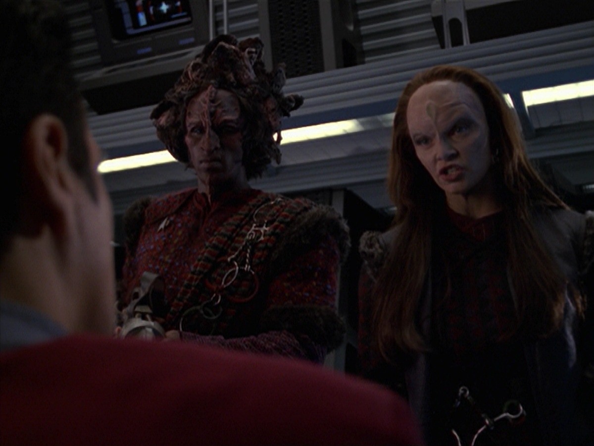 extant_StarTrek_VOY_7x11-Shattered_0747.jpg