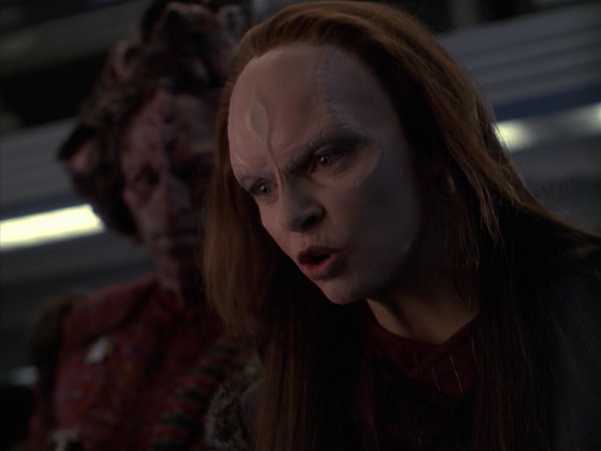 extant_StarTrek_VOY_7x11-Shattered_0765.jpg