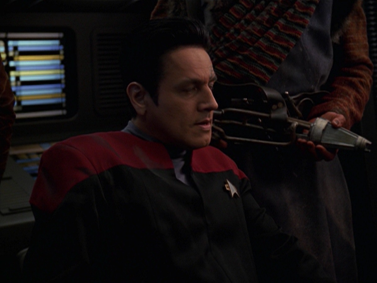 extant_StarTrek_VOY_7x11-Shattered_0773.jpg