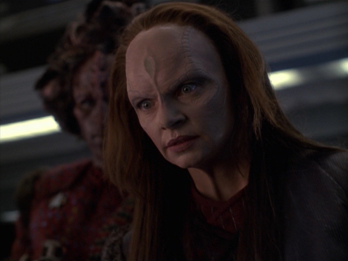 extant_StarTrek_VOY_7x11-Shattered_0781.jpg