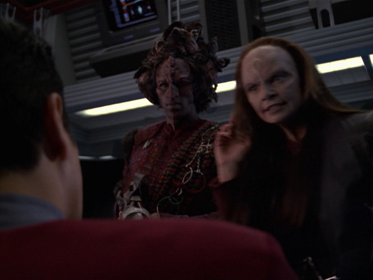 extant_StarTrek_VOY_7x11-Shattered_0785.jpg