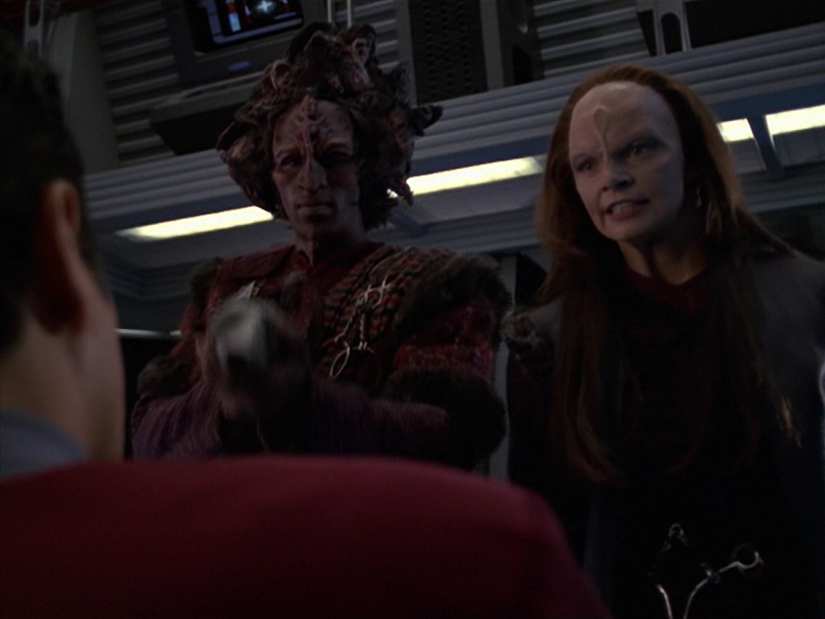 extant_StarTrek_VOY_7x11-Shattered_0786.jpg