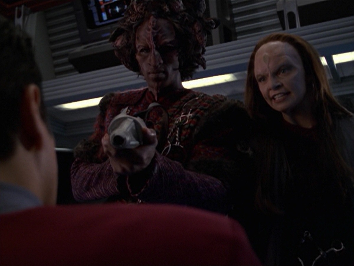 extant_StarTrek_VOY_7x11-Shattered_0788.jpg