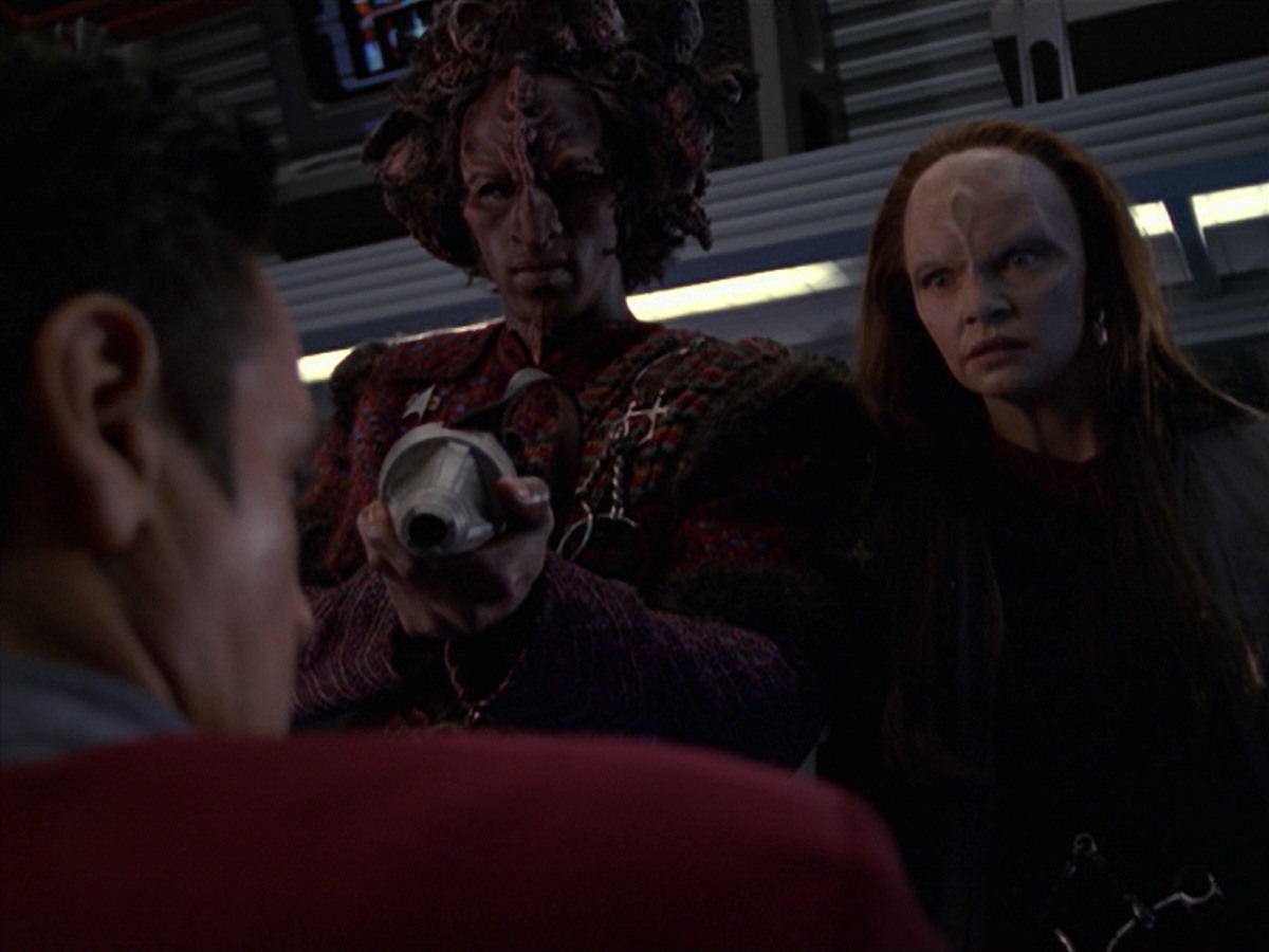 extant_StarTrek_VOY_7x11-Shattered_0798.jpg