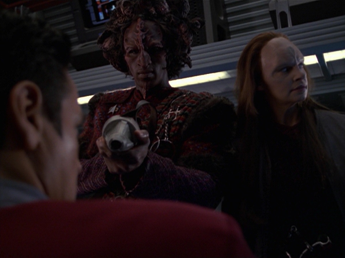 extant_StarTrek_VOY_7x11-Shattered_0799.jpg