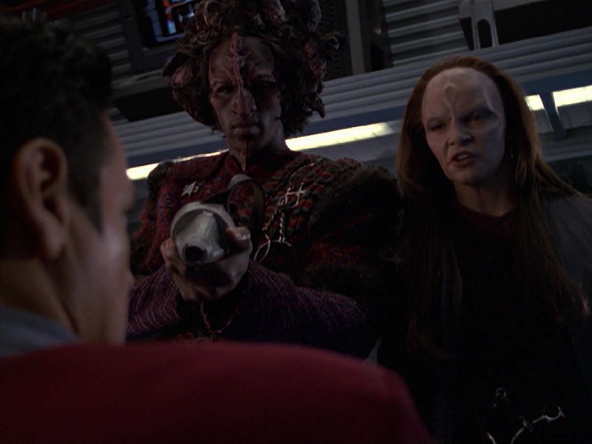 extant_StarTrek_VOY_7x11-Shattered_0802.jpg