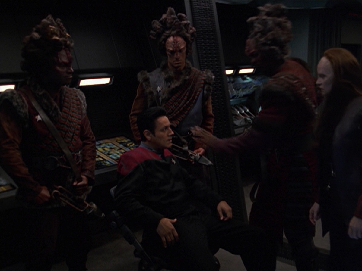 extant_StarTrek_VOY_7x11-Shattered_0806.jpg