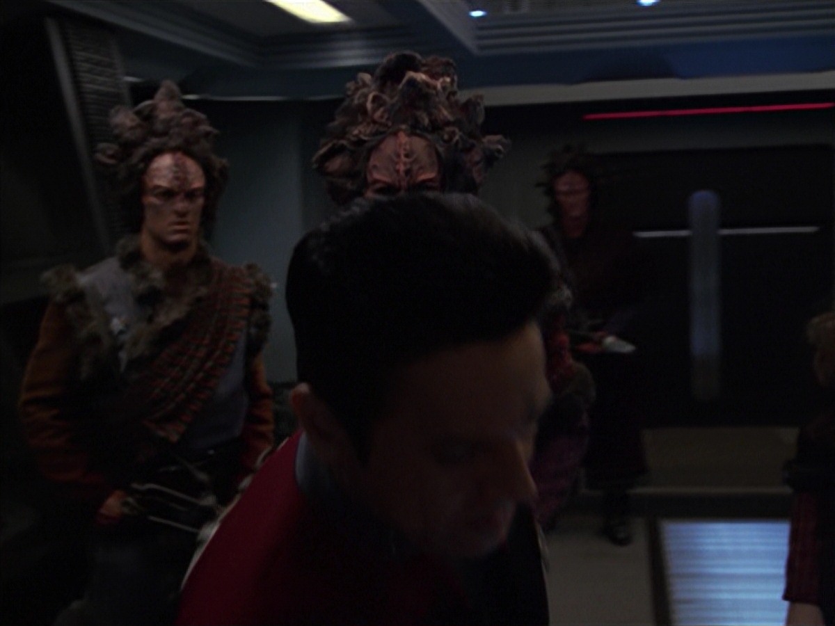 extant_StarTrek_VOY_7x11-Shattered_0810.jpg