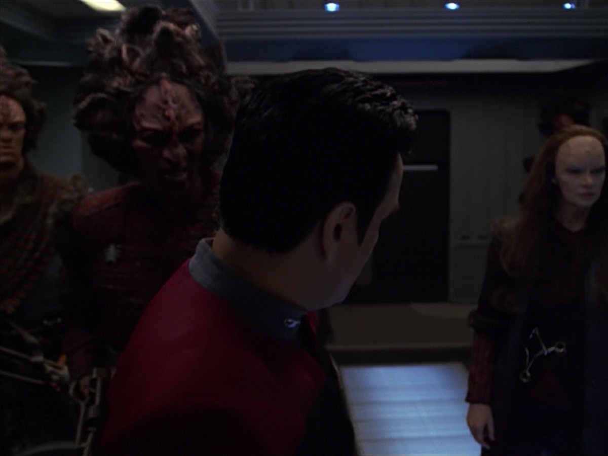 extant_StarTrek_VOY_7x11-Shattered_0811.jpg