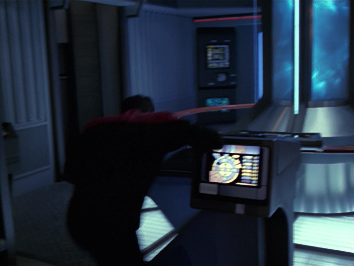 extant_StarTrek_VOY_7x11-Shattered_0813.jpg