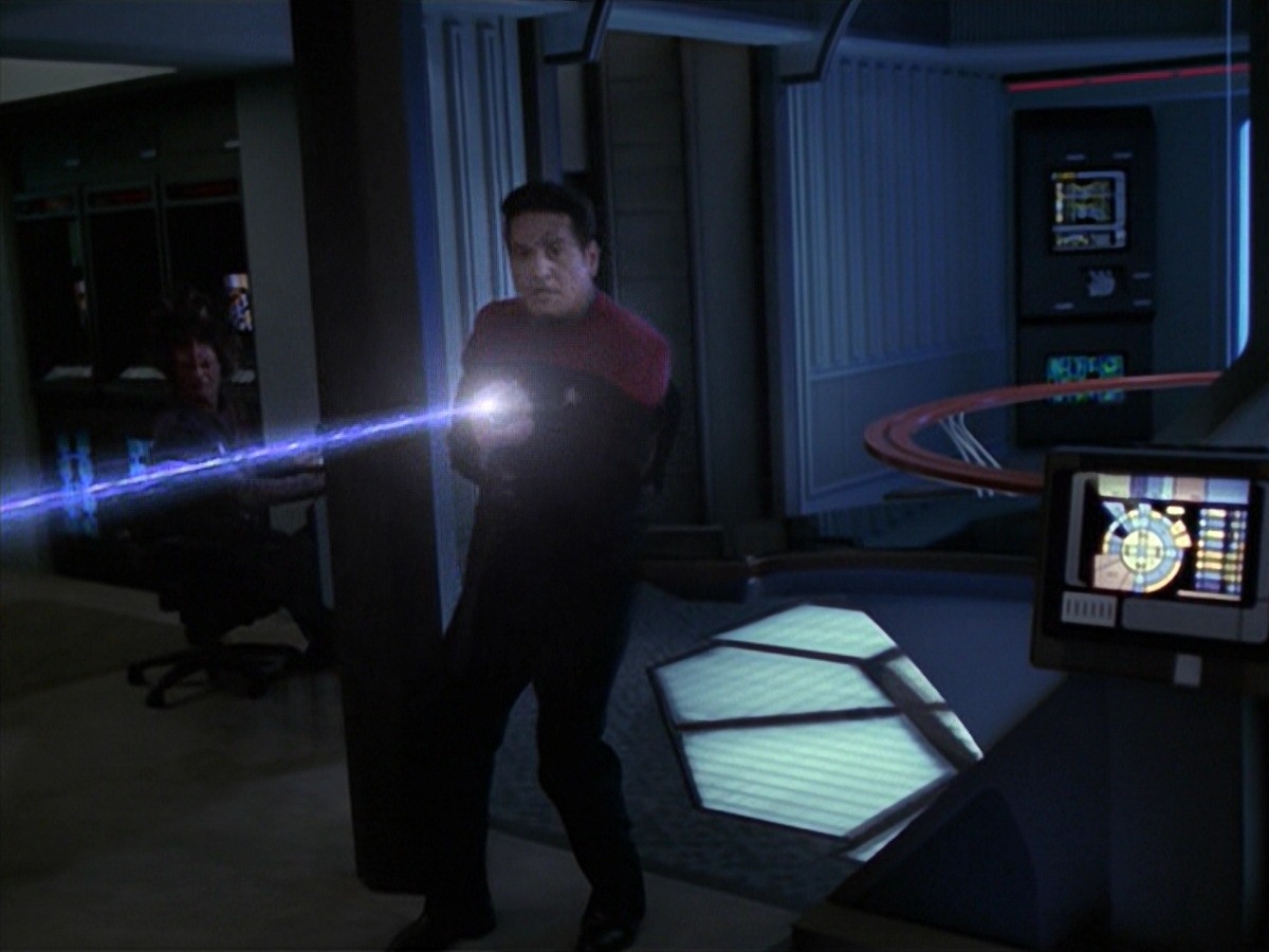 extant_StarTrek_VOY_7x11-Shattered_0817.jpg
