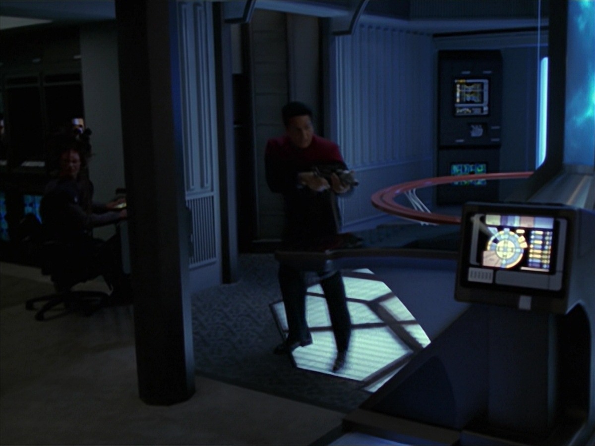 extant_StarTrek_VOY_7x11-Shattered_0820.jpg