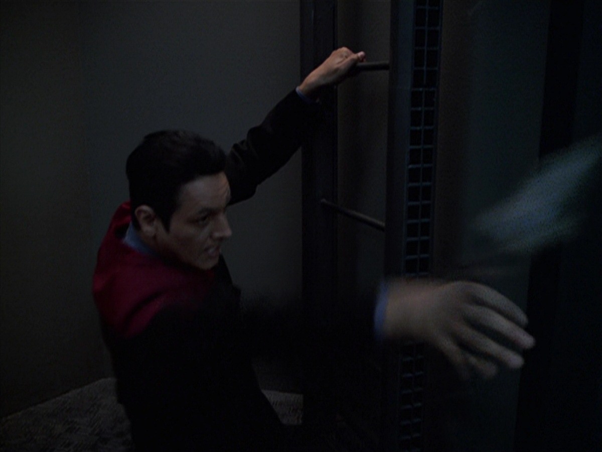 extant_StarTrek_VOY_7x11-Shattered_0834.jpg