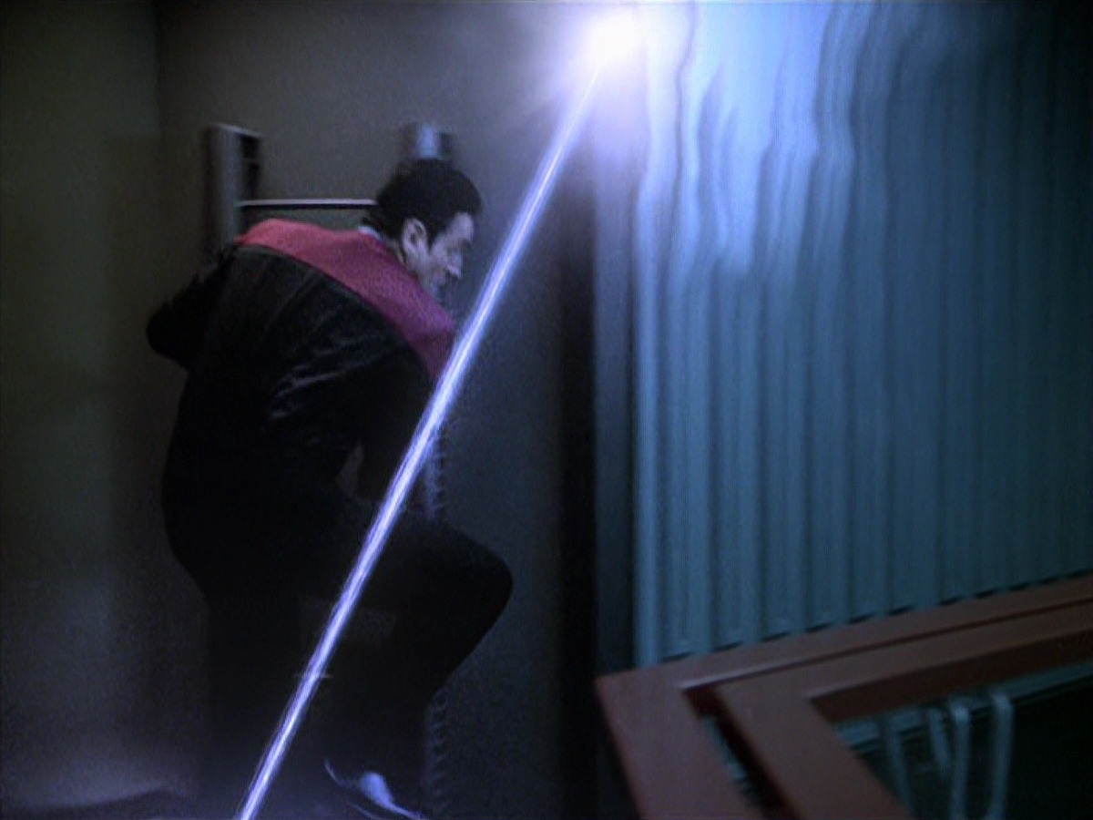 extant_StarTrek_VOY_7x11-Shattered_0838.jpg