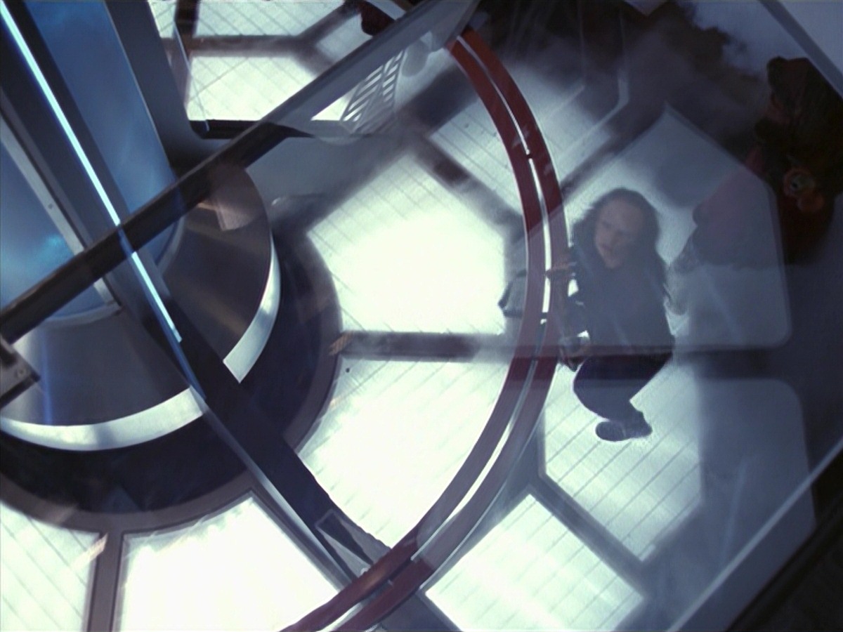 extant_StarTrek_VOY_7x11-Shattered_0845.jpg