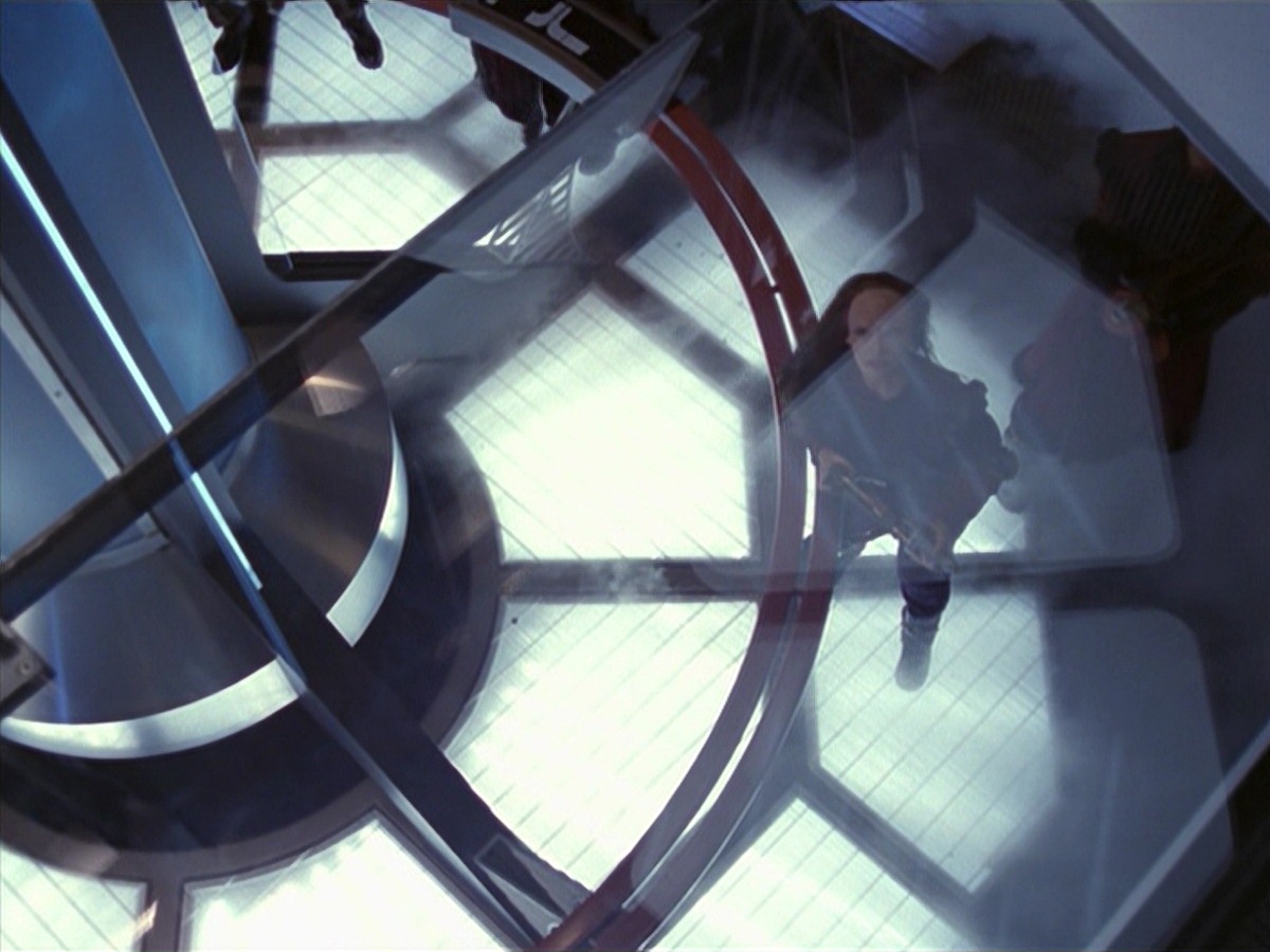 extant_StarTrek_VOY_7x11-Shattered_0846.jpg