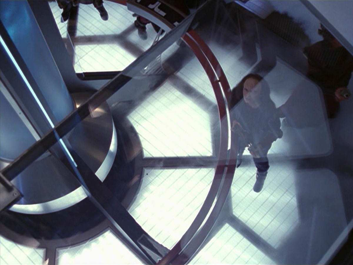 extant_StarTrek_VOY_7x11-Shattered_0847.jpg
