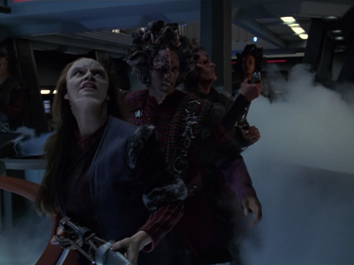 extant_StarTrek_VOY_7x11-Shattered_0850.jpg