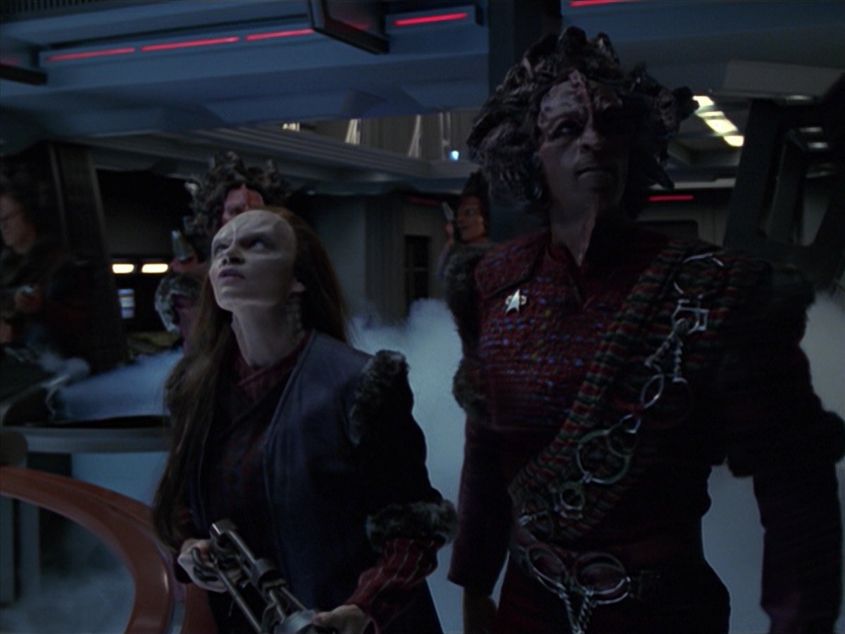 extant_StarTrek_VOY_7x11-Shattered_0854.jpg