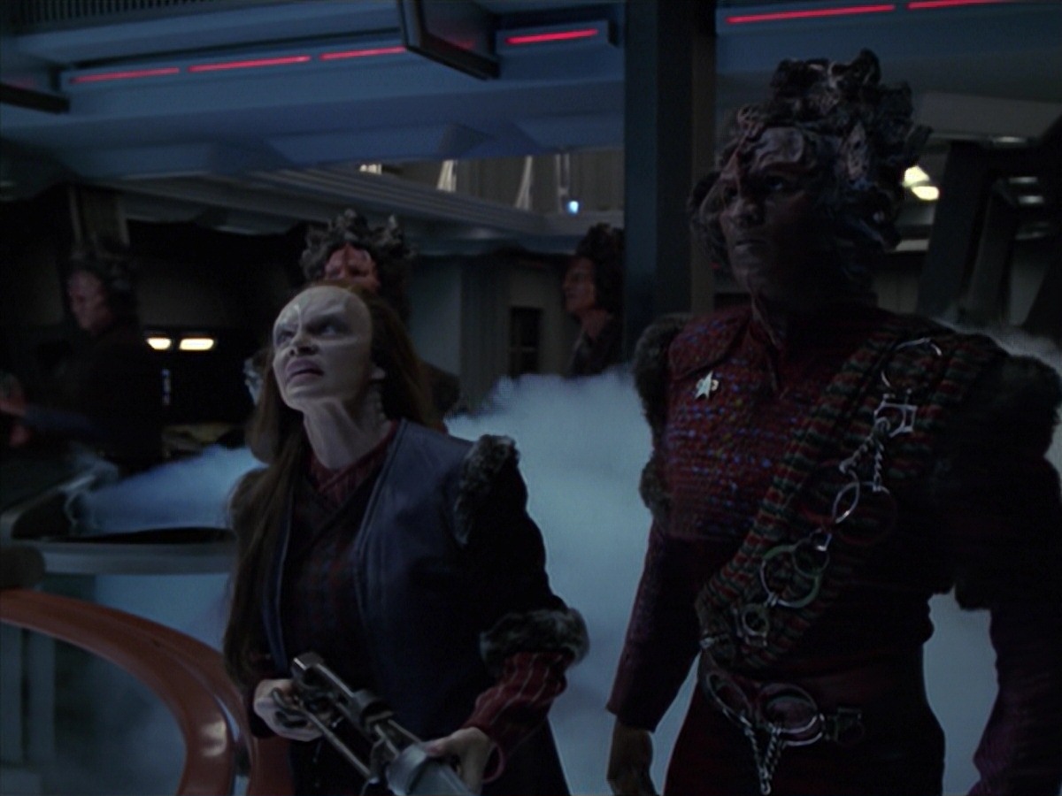 extant_StarTrek_VOY_7x11-Shattered_0856.jpg