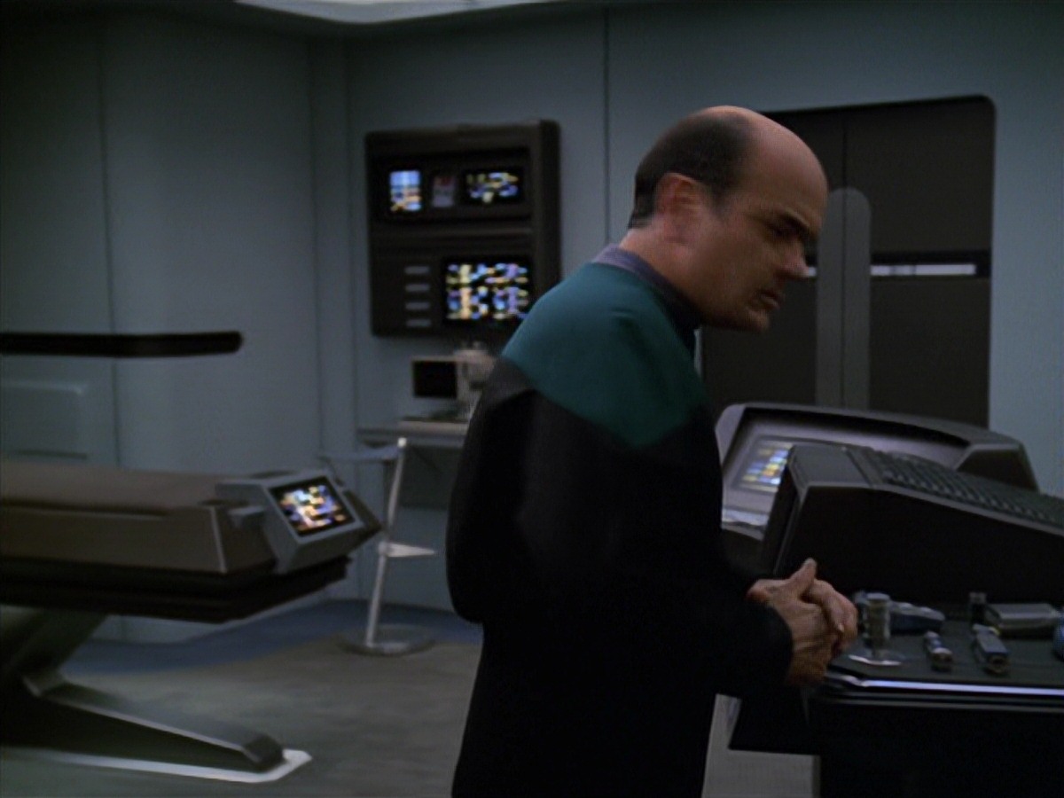 extant_StarTrek_VOY_7x11-Shattered_0877.jpg
