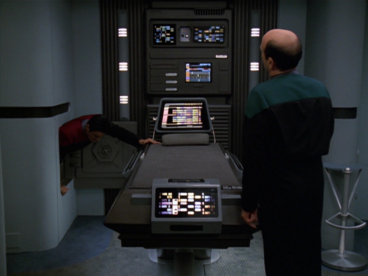 extant_StarTrek_VOY_7x11-Shattered_0891.jpg