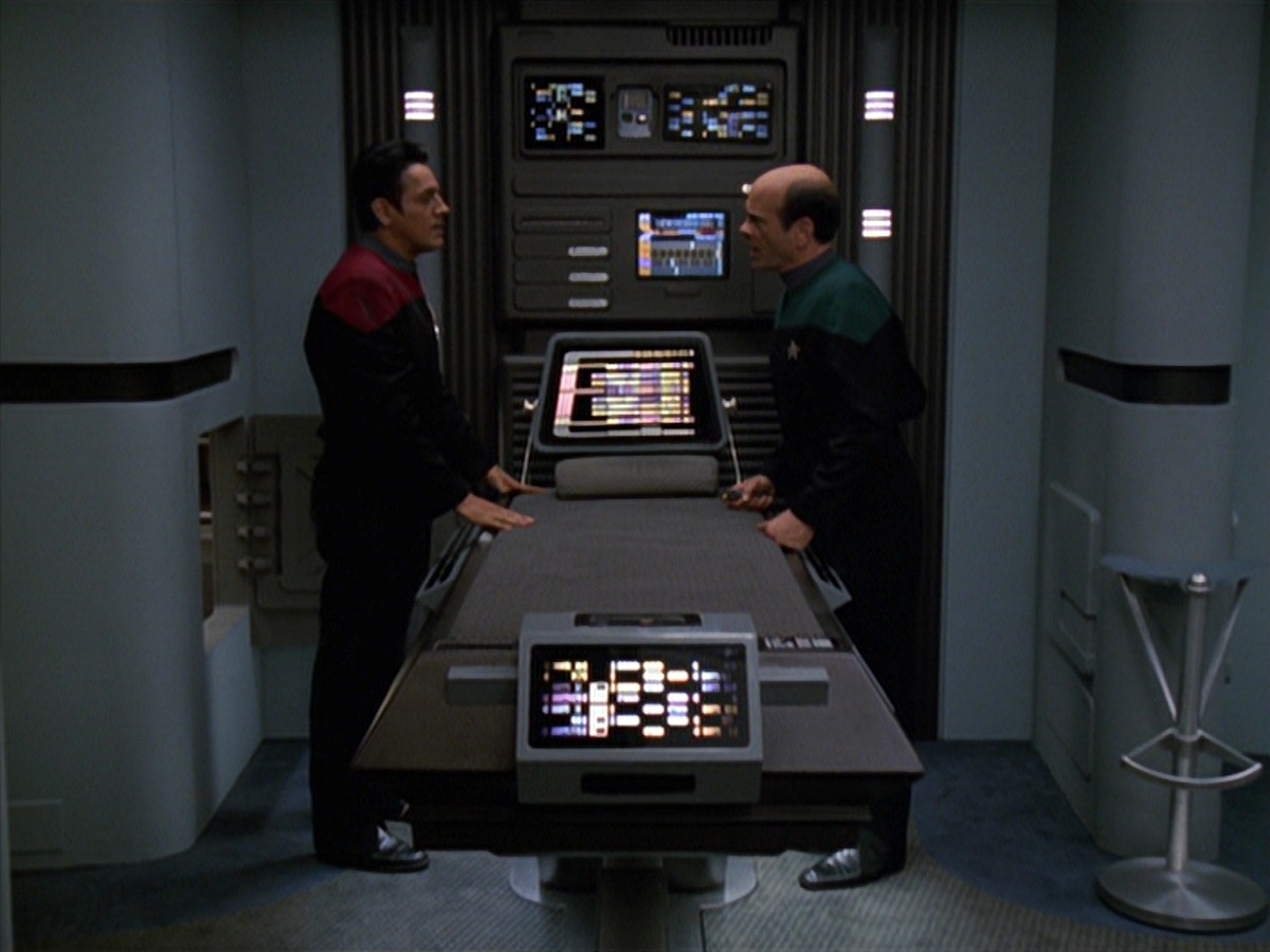 extant_StarTrek_VOY_7x11-Shattered_0895.jpg