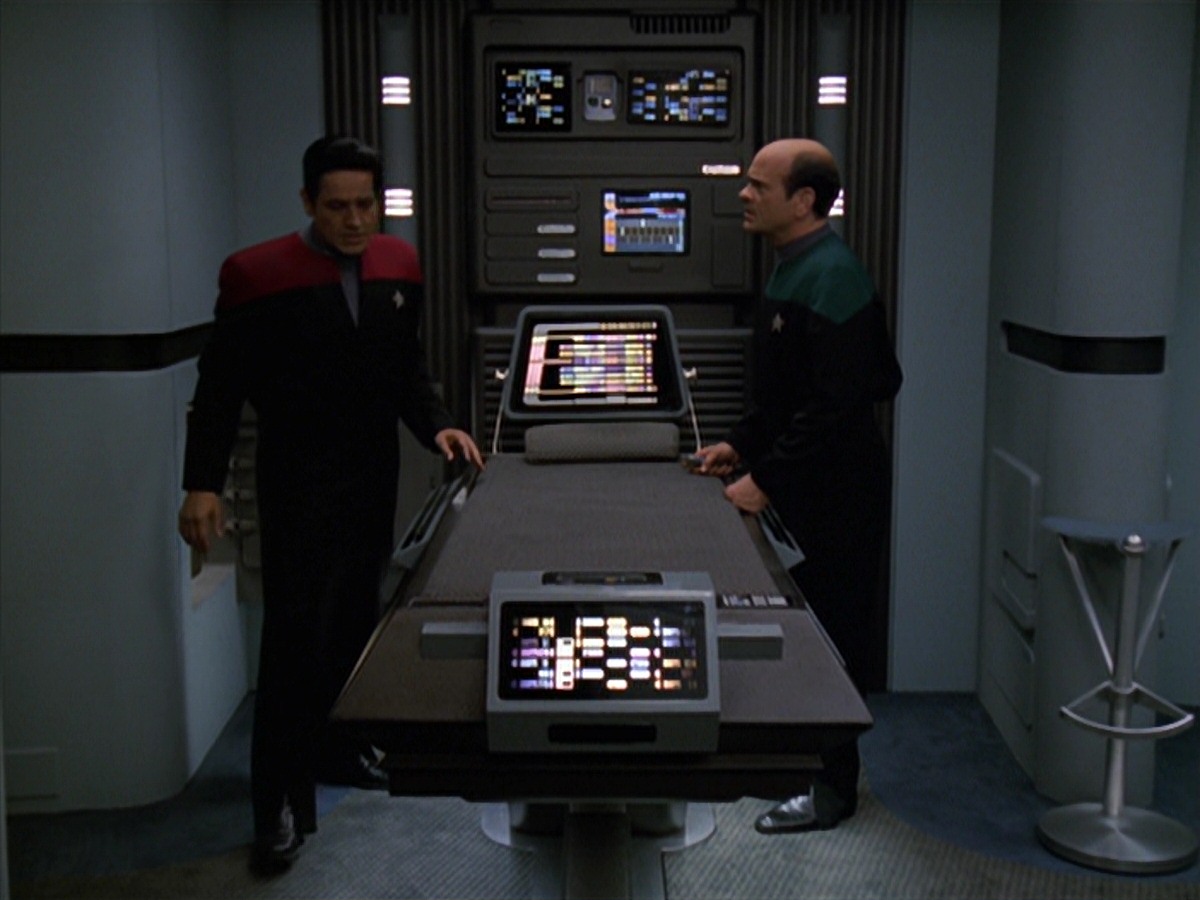 extant_StarTrek_VOY_7x11-Shattered_0902.jpg