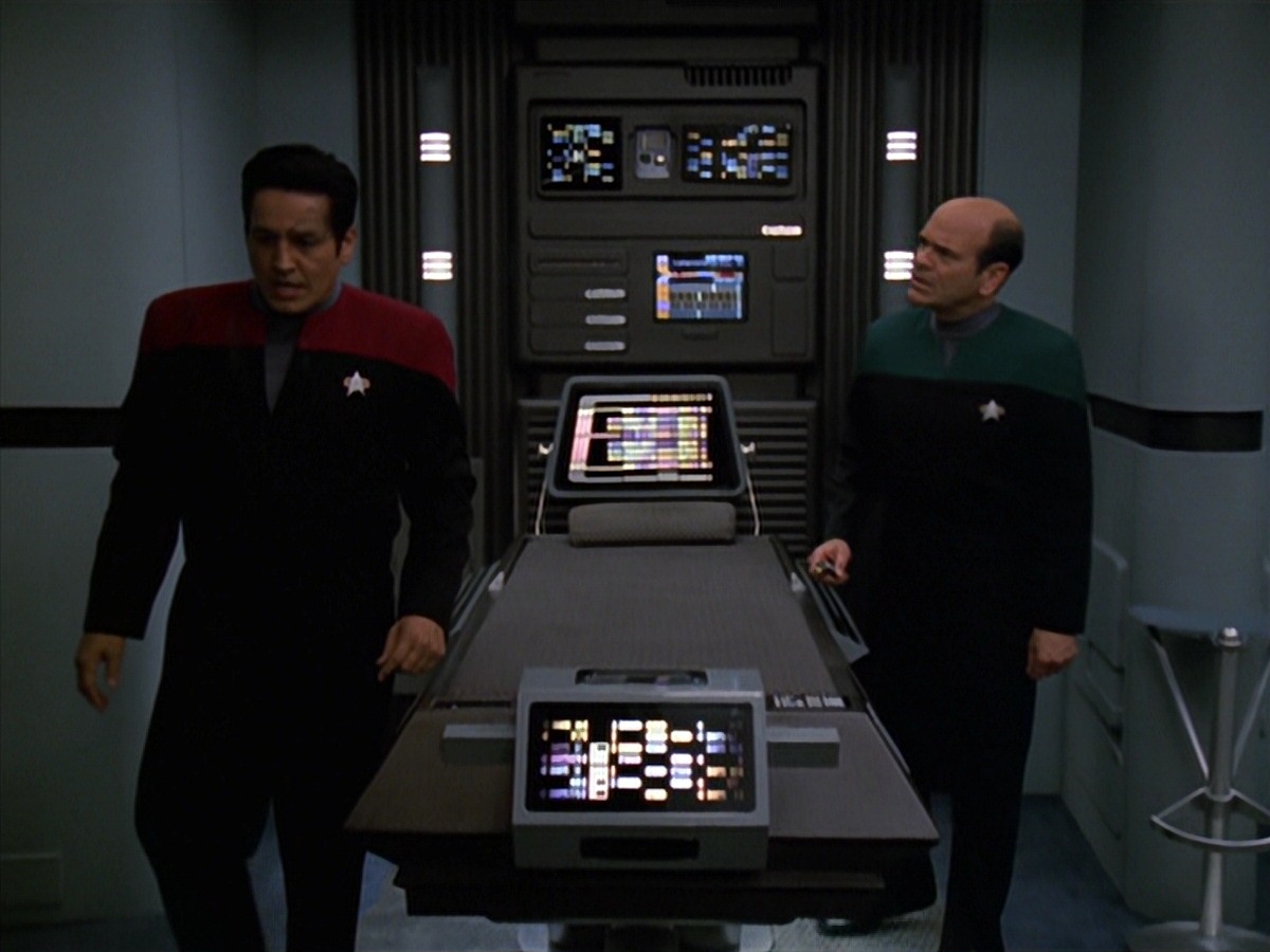 extant_StarTrek_VOY_7x11-Shattered_0904.jpg