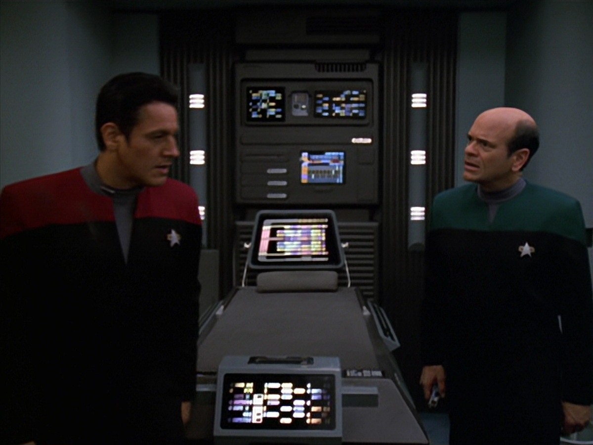 extant_StarTrek_VOY_7x11-Shattered_0906.jpg