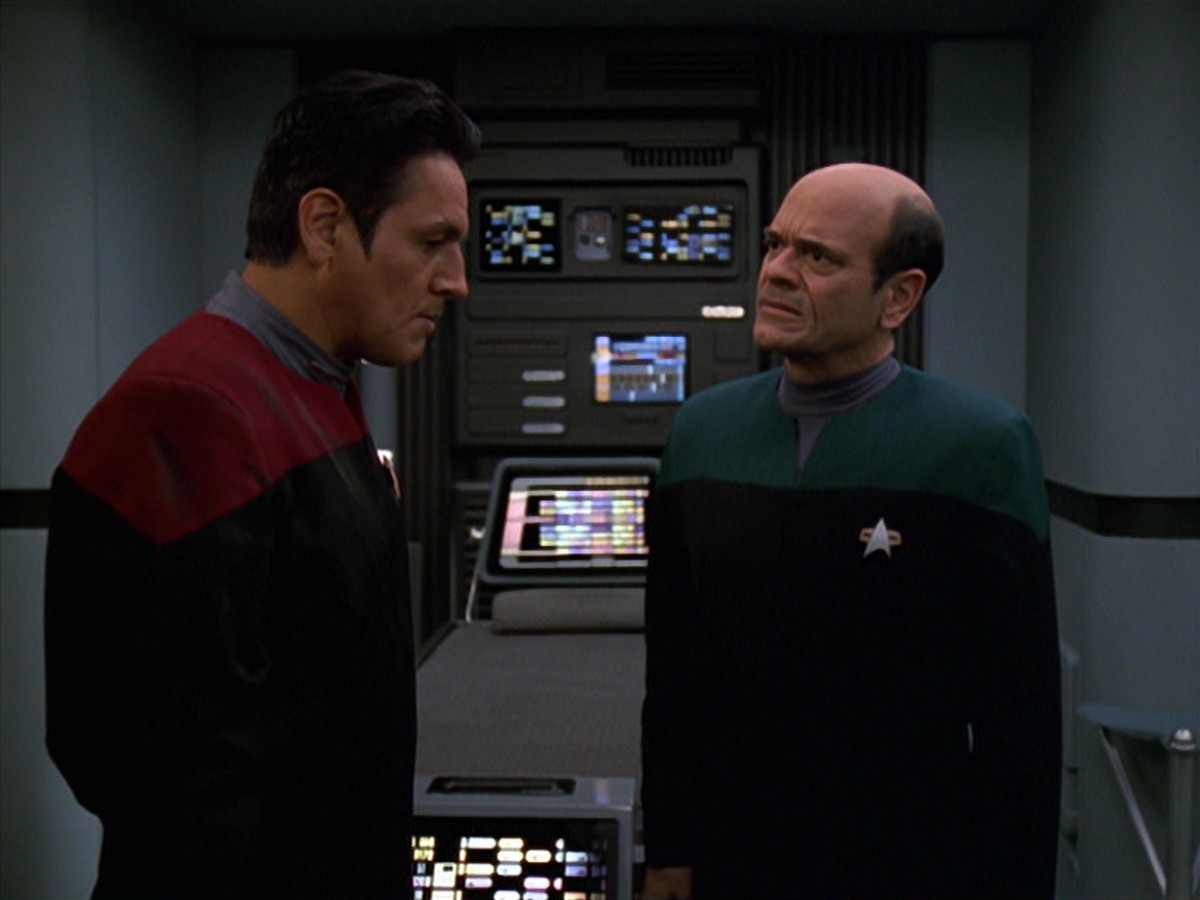 extant_StarTrek_VOY_7x11-Shattered_0912.jpg
