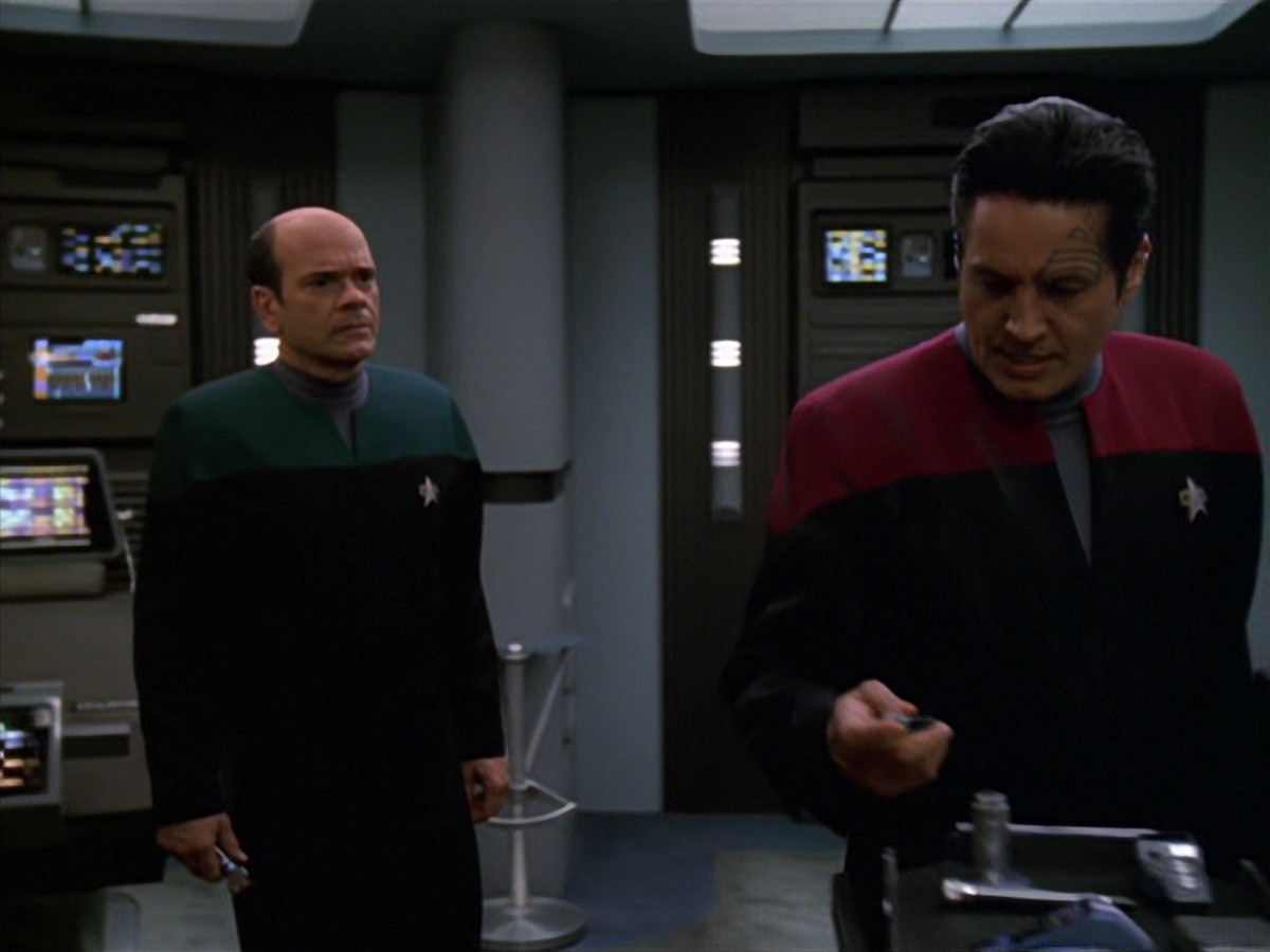 extant_StarTrek_VOY_7x11-Shattered_0949.jpg