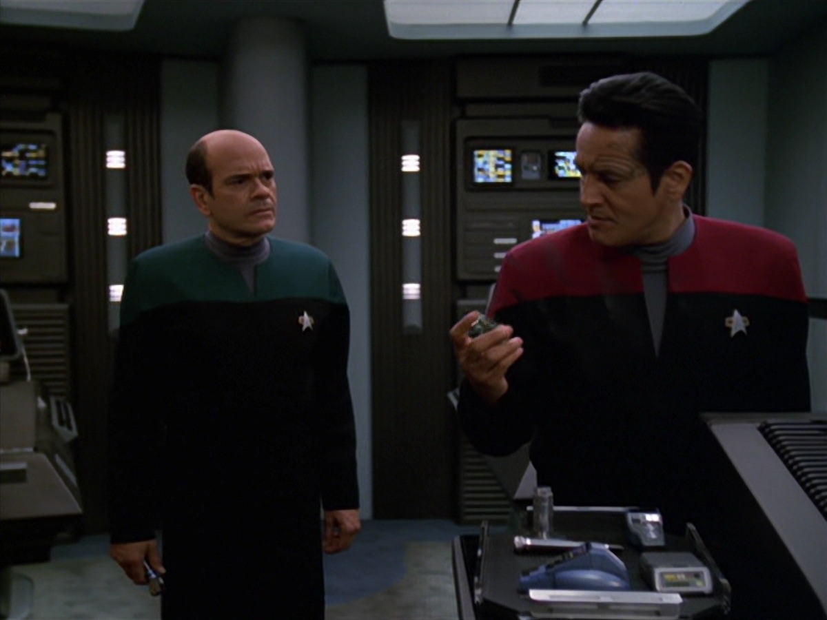 extant_StarTrek_VOY_7x11-Shattered_0950.jpg