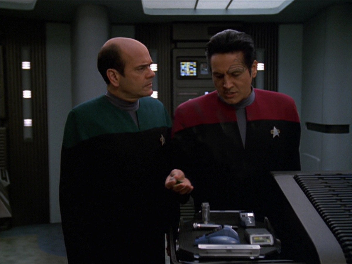 extant_StarTrek_VOY_7x11-Shattered_0953.jpg