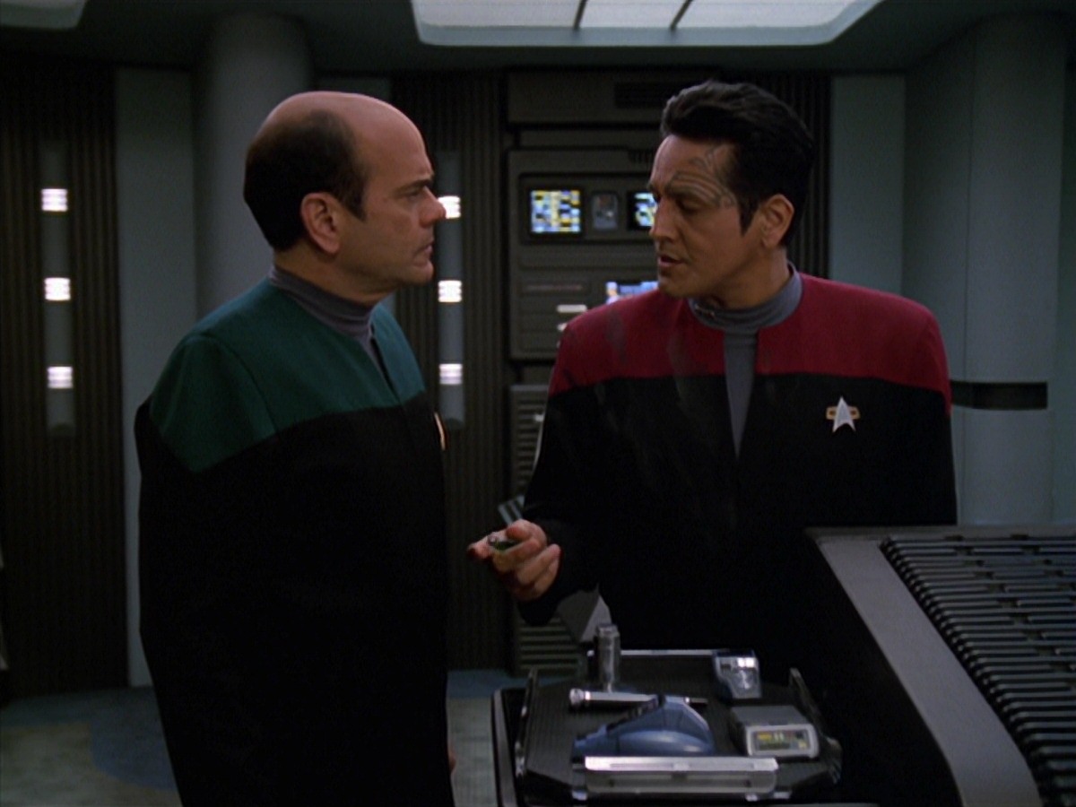 extant_StarTrek_VOY_7x11-Shattered_0955.jpg