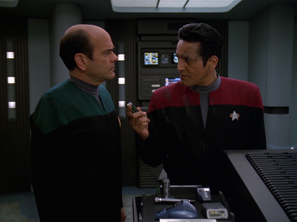 extant_StarTrek_VOY_7x11-Shattered_0959.jpg