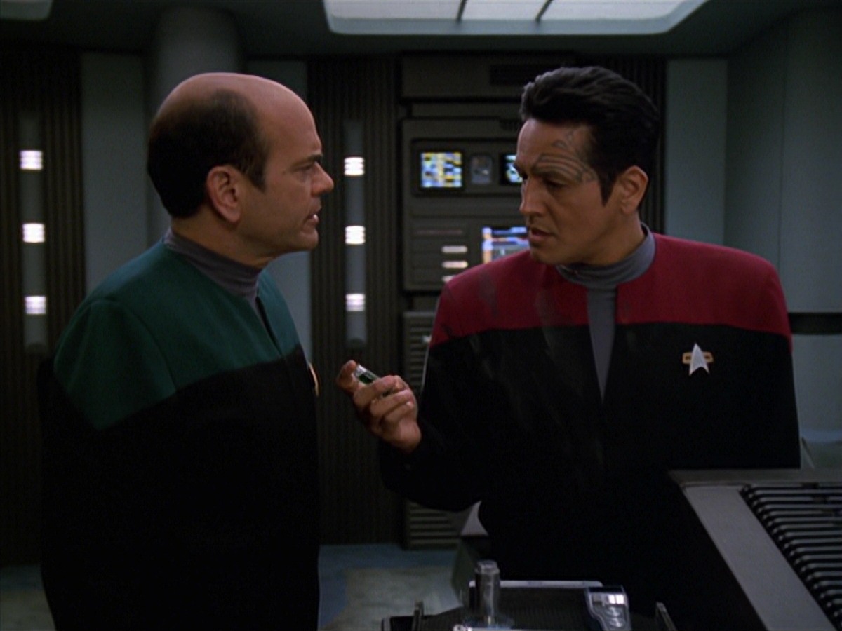 extant_StarTrek_VOY_7x11-Shattered_0966.jpg