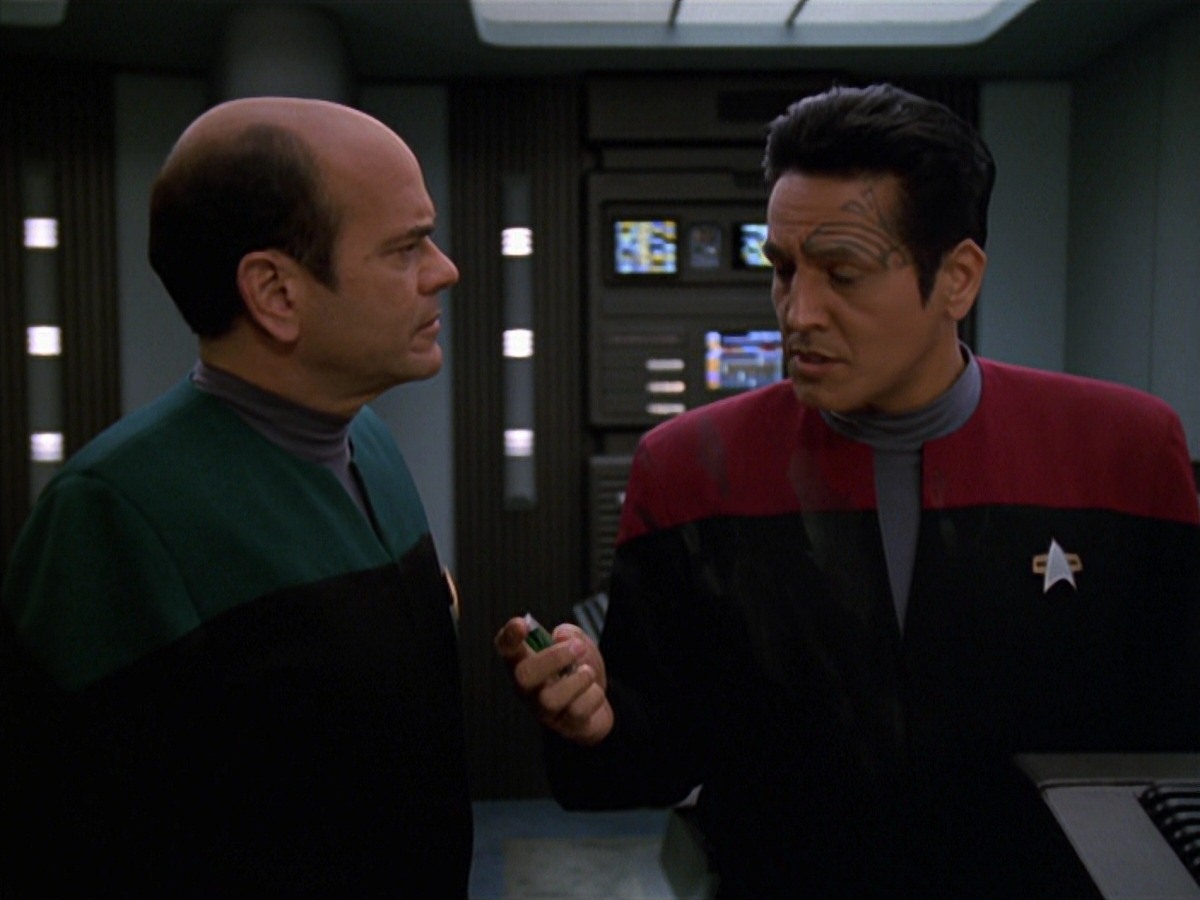 extant_StarTrek_VOY_7x11-Shattered_0972.jpg