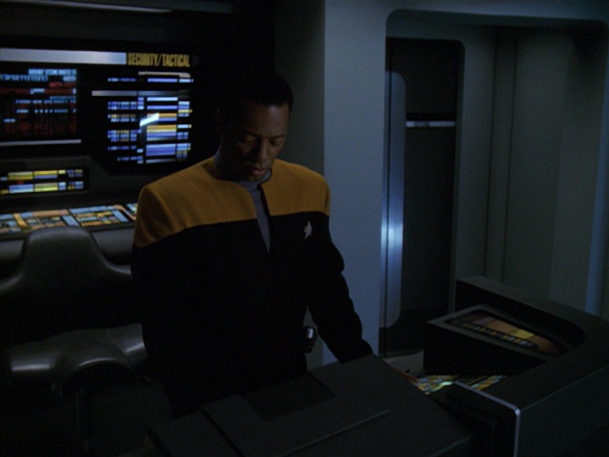extant_StarTrek_VOY_7x11-Shattered_0977.jpg